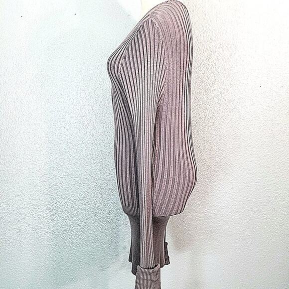 BCBG Maxazria Deep V Neck Ribbed and Cuffed Long Sleeve Grey Sweater Size M - Picture 3 of 6